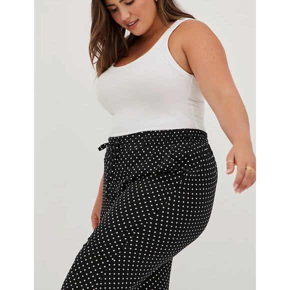 Torrid Relaxed Taper Stretch High Rise Tie Front Pant Size 3 Black Polka Dot - Picture 2 of 9